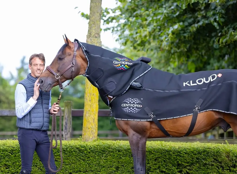 Harrie Smolders met Centropix Kloud, magneetveldtherapie voor mens en paard